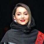 (تصویر) رونمایی نازنین بیاتی از تیپ و چهره خاص اش در پشت صحنه یک تئاتر