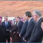 استقبال بن سلمان از نخست وزیر یونان در سیاه چادر + ویدئو