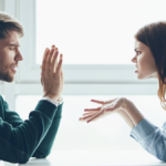 10 تکنیک روانشناسی برای پیروزی در بحث ها 10 تکنیک روانشناسی برای پیروزی در بحث ها