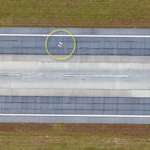 (تصویر) ماجرای جالب وجود دو قبر در باند فرود یک فرودگاه (تصویر) ماجرای جالب وجود دو قبر در باند فرود یک فرودگاه