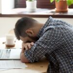 احساس خستگی از عوارض کمبود این ویتامین است احساس خستگی از عوارض کمبود این ویتامین است