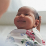 لبخند زدن نوزادان چه معنی‌ای دارد؟