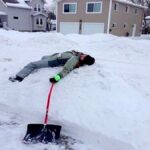 هشدار انجمن قلب آمریکا؛ پارو کردن برف می‌تواند مرگبار باشد!