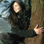 (تصاویر) دختری که دو سال بالای یک درخت ۵۴ متری زندگی کرد (تصاویر) دختری که دو سال بالای یک درخت ۵۴ متری زندگی کرد