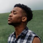 ۱۱ رفتار که نشان می‌دهد فردی هوش هیجانی پایینی دارد