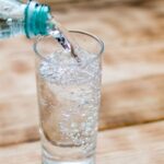 (ویدئو) فواید آب گازدار ساده برای سلامتی روزه داران