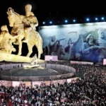 از تندیس زانو زدن والرین در مقابل پادشاه ساسانی در میدان انقلاب تهران رونمایی شد