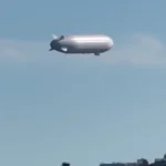 پرواز بالن سفید غول‌پیکر بر فراز سان‌فرانسیسکو توجه‌ها را جلب کرد