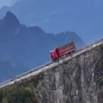 جاده کوهستانی نفس‌گیر در چین توجه‌ها را به خود جلب کرد