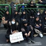 تصاویر؛ دست‌نوشته‌های زنان شرکت کننده در تجمع حجاب