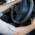 چرا درجا گرم کردن خودرو به موتور آسیب می زند؟ چرا درجا گرم کردن خودرو به موتور آسیب می زند؟