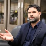 وزرا عملاً گروگان هستند، گاهی یک نیروی خدماتی جزء را هم نمی‌شود تغییر داد