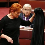 رفتار عجیب سناتور زن استرالیایی در اعتراض به تصویب نشدن طرح ممنوعیت برقع + ویدیو