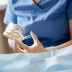 تشخیص زودهنگام سرطان دهانه رحم با مراجعه به دکتر زنان؛ چرا پاپاسمیر حیاتی است؟ تشخیص زودهنگام سرطان دهانه رحم با مراجعه به دکتر زنان؛ چرا پاپاسمیر حیاتی است؟