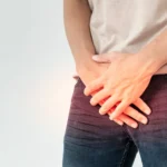 کیست بیضه چیست؟ علائم، علل و بهترین روش‌های درمانی