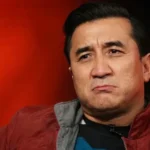 خداداد عزیزی بی ادبیاش در پخش زنده را با بی ادبی توجیه کرد! + ویدیو خداداد عزیزی بی ادبیاش در پخش زنده را با بی ادبی توجیه کرد! + ویدیو