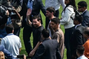 تصویر؛ لیونل مسی در کثیفترین رستوران هند! تصویر؛ لیونل مسی در کثیفترین رستوران هند!