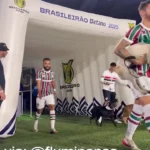 بازیکنان تیم فلومیننزه با سگ‌ها وارد زمین شدند