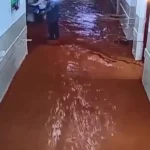 سیلاب ناگهانی وارد یک مدرسه در سلیمانیه شد سیلاب ناگهانی وارد یک مدرسه در سلیمانیه شد