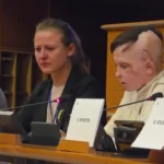 جاری شدن اشک مترجم هنگام ترجمه سخنان کودک اوکراینی جاری شدن اشک مترجم هنگام ترجمه سخنان کودک اوکراینی