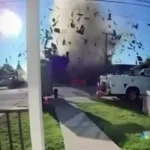 لحظه انفجار گاز در یک خانه در کالیفرنیا لحظه انفجار گاز در یک خانه در کالیفرنیا