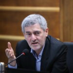 «تمرکززدایی» نباید صرفا به انتخاب یک استان جهت «گشت و گذار» تبدیل بشود/ امیدوارم طرح «سینمای شاعرانه» و تعیین «شیراز» به عنوان قطب این مدل از فیلم‌سازی موجب ایجاد خلسه در روحیه حماسی هنرمندان ما نشود