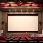 تنها چندماه پس از افتتاح سینما «محراب» شاهد «افت کیفیت پروژکتور سینما» بودیم/ پروژکتورها قدرت کافی برای استفاده سینمایی ندارند