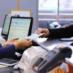 افشای فیش حقوقی یک کارمند رده متوسط بانک توسط مجری صداوسیما + ویدیو افشای فیش حقوقی یک کارمند رده متوسط بانک توسط مجری صداوسیما + ویدیو