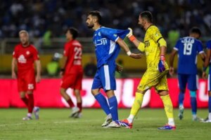 چرا مربی پرسپولیس پیراهن آدان را گرفت؟ چرا مربی پرسپولیس پیراهن آدان را گرفت؟