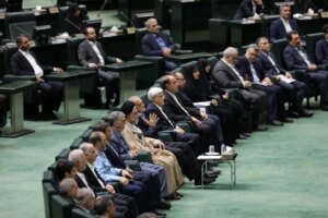 شمشیر استیضاح مجلس بر سر وزاری دولت چهاردهم/ تندروها چه نقشهای کشیدهاند؟ شمشیر استیضاح مجلس بر سر وزاری دولت چهاردهم/ تندروها چه نقشهای کشیدهاند؟