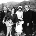 سال 1346، افتتاح «سد فرحناز» با حضور محمدرضا شاه و پسرانش سال 1346، افتتاح «سد فرحناز» با حضور محمدرضا شاه و پسرانش