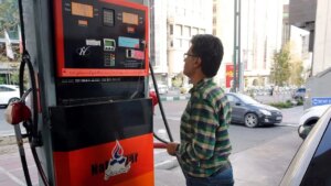 گزارش فایننشال تایمز درباره بنزین 5000 تومانی در ایران گزارش فایننشال تایمز درباره بنزین 5000 تومانی در ایران