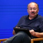 بیژن عبدالکریمی: شرایط جهانی بهشدت بحرانی است/ روشنفکران ما امروز خود بخشی از بحران شدهاند! بیژن عبدالکریمی: شرایط جهانی بهشدت بحرانی است/ روشنفکران ما امروز خود بخشی از بحران شدهاند!