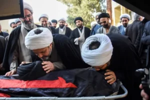 تصاویر؛ وداع با پیکر آیتالله سید محمد شاهچراغی در سمنان تصاویر؛ وداع با پیکر آیتالله سید محمد شاهچراغی در سمنان