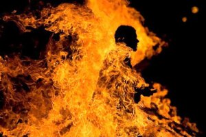 جزئیات خودسوزی یک مرد مقابل دادگستری کرج