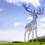 دکل‌های عجیب اتریش؛ حیواناتی که برق را حمل می‌کنند