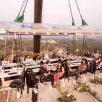 گرفتار شدن خانوادهای در ارتفاع ۳۸ متری رستوران معلق گرفتار شدن خانوادهای در ارتفاع ۳۸ متری رستوران معلق