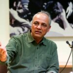 کنایه زیدآبادی به عراقچی: دارید سیخ را به پهلوی خلق‌الله می‌زنید!