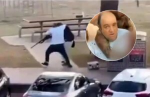 عکس؛ مقام استرالیایی در کنار قهرمان حادثه سیدنی عکس؛ مقام استرالیایی در کنار قهرمان حادثه سیدنی