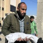 عکس؛ نوزاد یکماهه در غزه بر اثر سرمای شدید جان باخت عکس؛ نوزاد یکماهه در غزه بر اثر سرمای شدید جان باخت