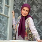 «ماهچهره خلیلی» به همراه پسرش در لندن؛ سال 1394 «ماهچهره خلیلی» به همراه پسرش در لندن؛ سال 1394