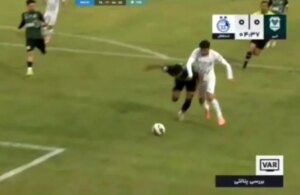 کاشناسی صحنه جنجالی بازی با خیبر؛ پنالتی استقلال اشتباه بود! کاشناسی صحنه جنجالی بازی با خیبر؛ پنالتی استقلال اشتباه بود!