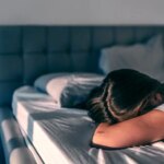 کمخوابی فرآیند پیری را تسریع میکند؛ چطور آن را اصلاح کنیم؟ کمخوابی فرآیند پیری را تسریع میکند؛ چطور آن را اصلاح کنیم؟