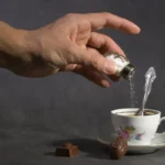 هشدار کارشناسان: «افزودن نمک به قهوه می‌تواند خطرات جدی برای سلامت داشته باشد»