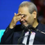 گاف جدید جواد خیابانی؛ صحبت‌های درگوشی آقای گزارشگر روی آنتن زنده + ویدیو