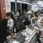 وضعیت بغرنج بیماران در داروخانهها؛ چرا کسی به فکر این مردم بینوا نیست؟ وضعیت بغرنج بیماران در داروخانهها؛ چرا کسی به فکر این مردم بینوا نیست؟