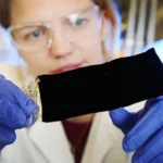 اختراع تیرهترین پارچه جهان که ۹۹.۸۷ درصد نور را میبلعد! اختراع تیرهترین پارچه جهان که ۹۹.۸۷ درصد نور را میبلعد!