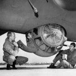 آویزان زیر بمب‌افکن؛ خطرناک‌ترین شغل جنگ جهانی دوم