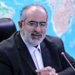 حسام‌الدین آشنا: پشتیبان ایران باشیم