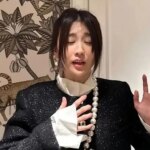 «ملکه اینهیون» (سریال دونگ‌یی) در رستوران در حال خوردن همبرگر